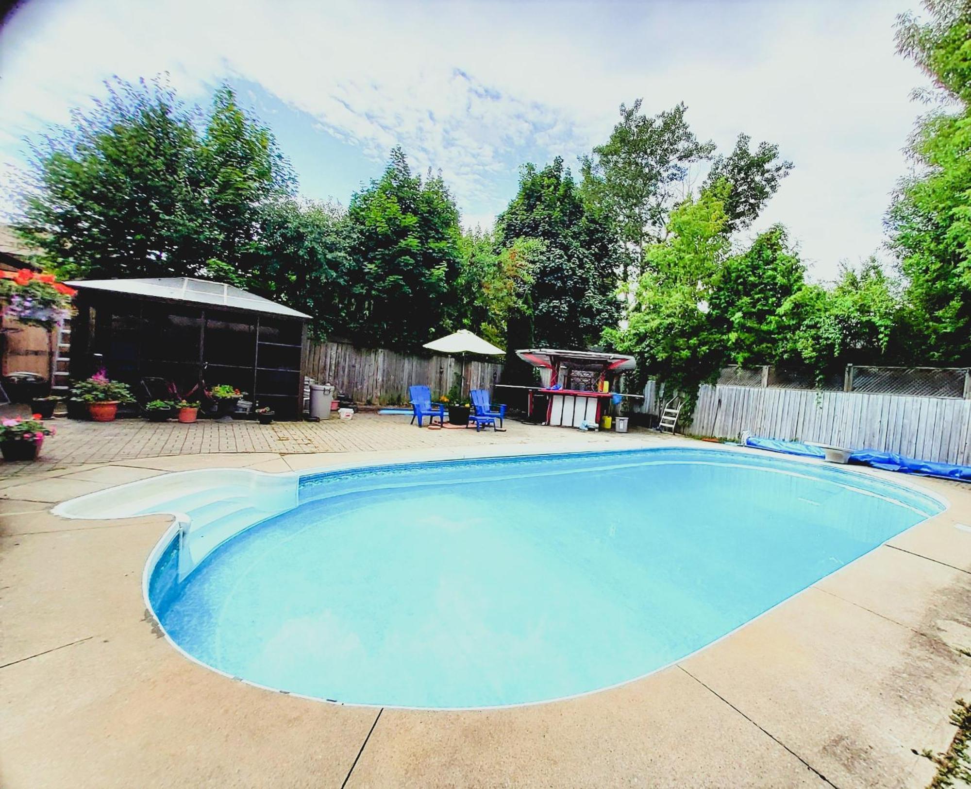 Cozy And Quiet House With Swimming Pool Apartment Toronto Exterior photo