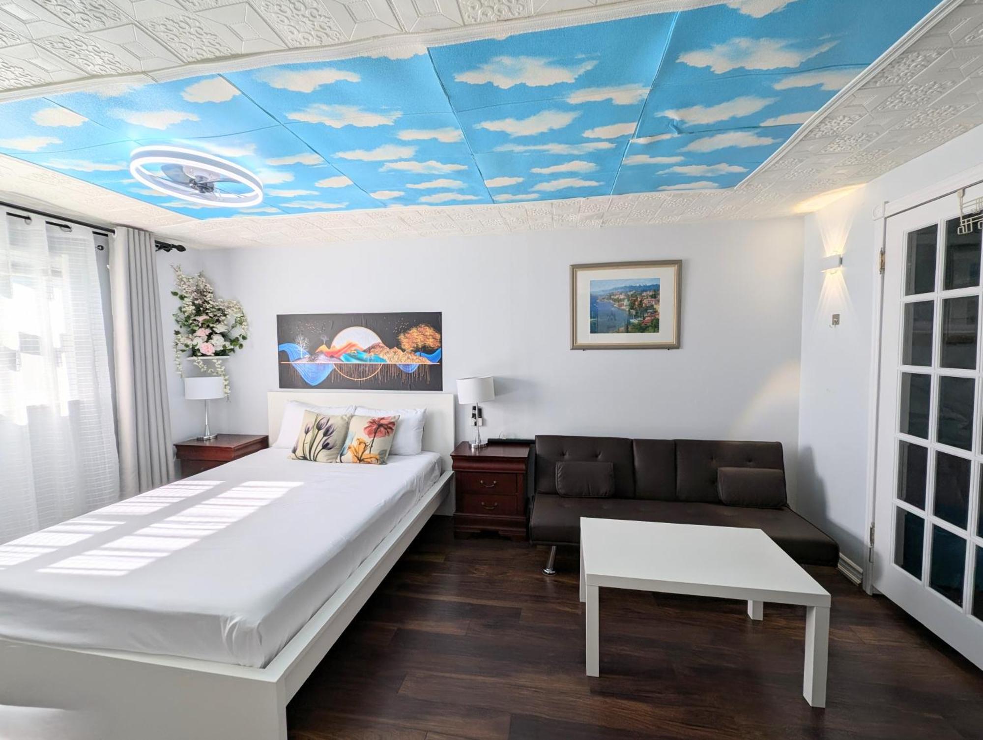 Cozy And Quiet House With Swimming Pool Apartment Toronto Exterior photo